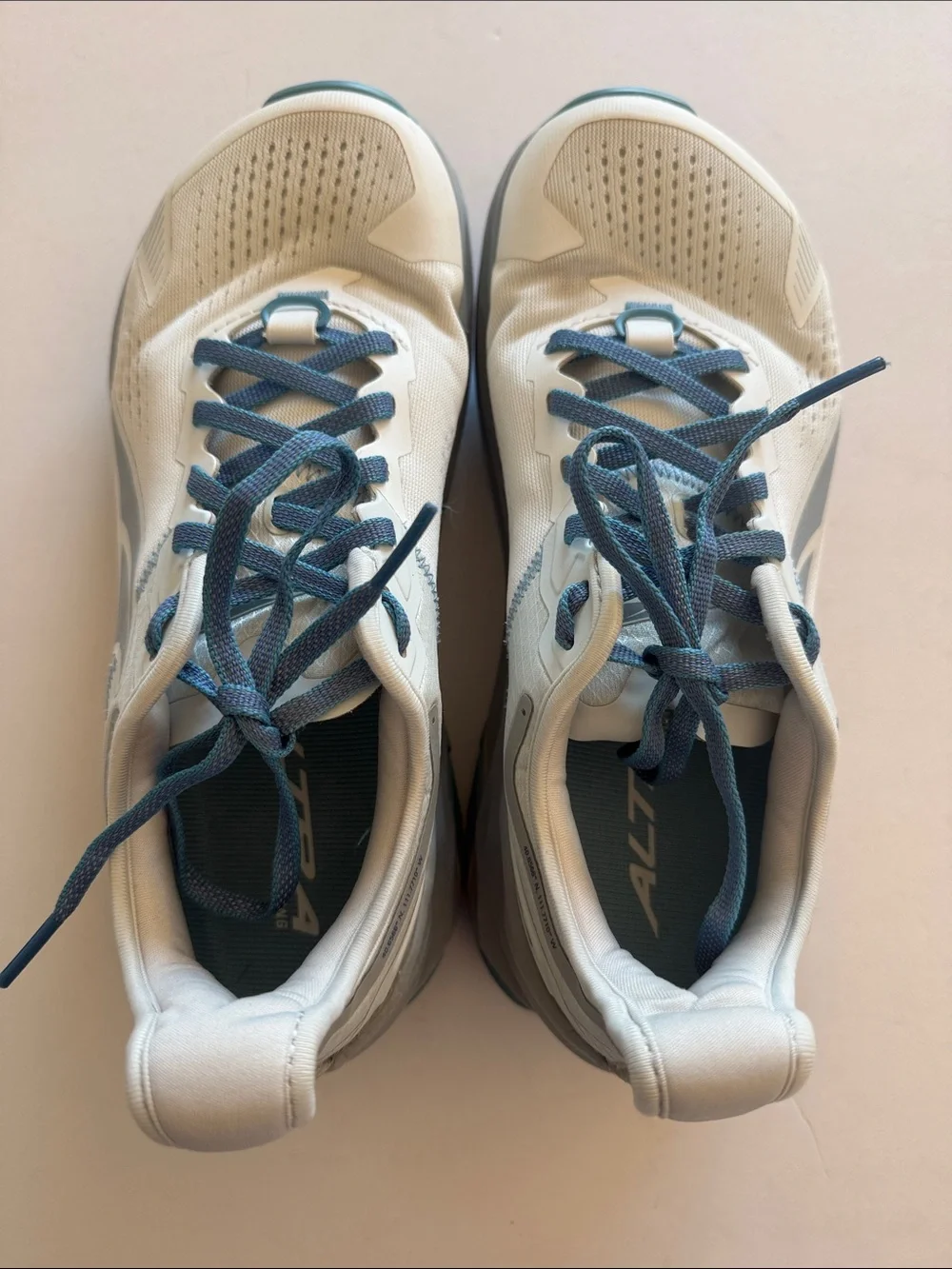 Altra Olympus 5 White and Blue Women's Running Sneakers Sz 8 VGUC
